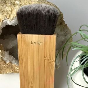 TARTE “Swirl Power Contour & Bronzer Brush”
